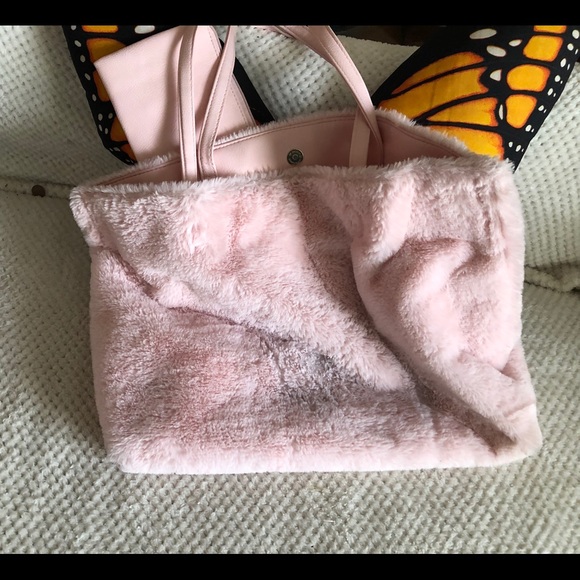 Fuzzy pink bag with attached leather bag - Picture 3 of 3